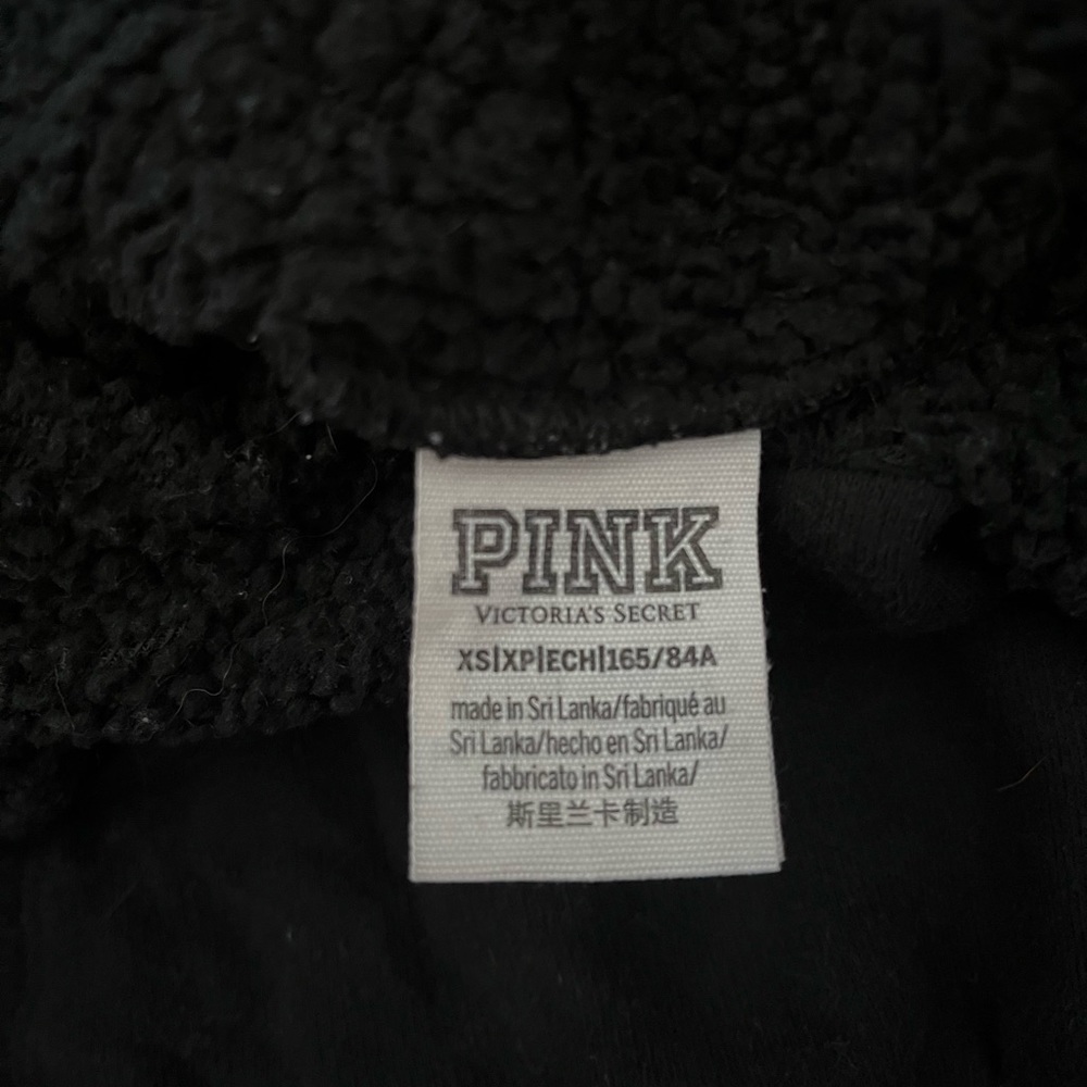 Pink sweatshirt. Black size xs